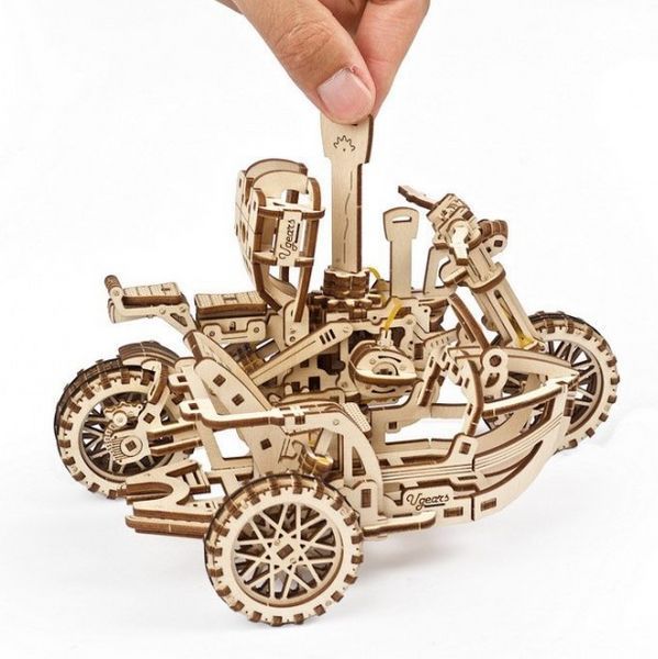 Механічна 3D модель &laquo;Мотоцикл Scrambler UGR-10 з коляскою&raquo; UGEARS 70137 фото